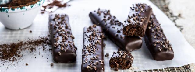 Triple cocoa and chocolate snack bar