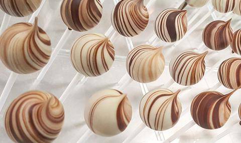 swirly hazelnut caramel lollies by martin diez