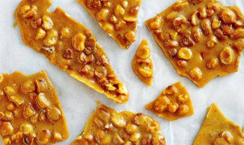 Macadamia nut brittle