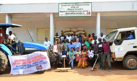 Biopartenaire staff in front of warehouse in Abouakouassikro, Côte d'Ivoire