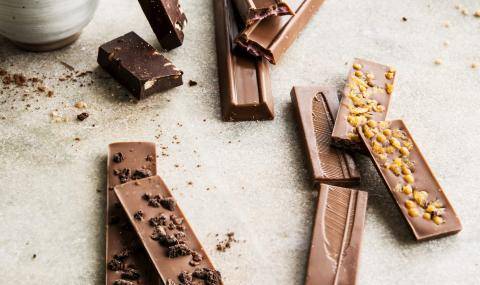 Chocolate bars without added sugar, perfect for a healthy snack