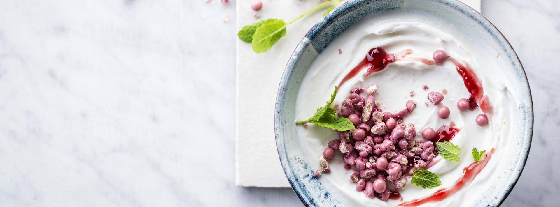 Yogurt with ruby Chocolate Crispy Bites