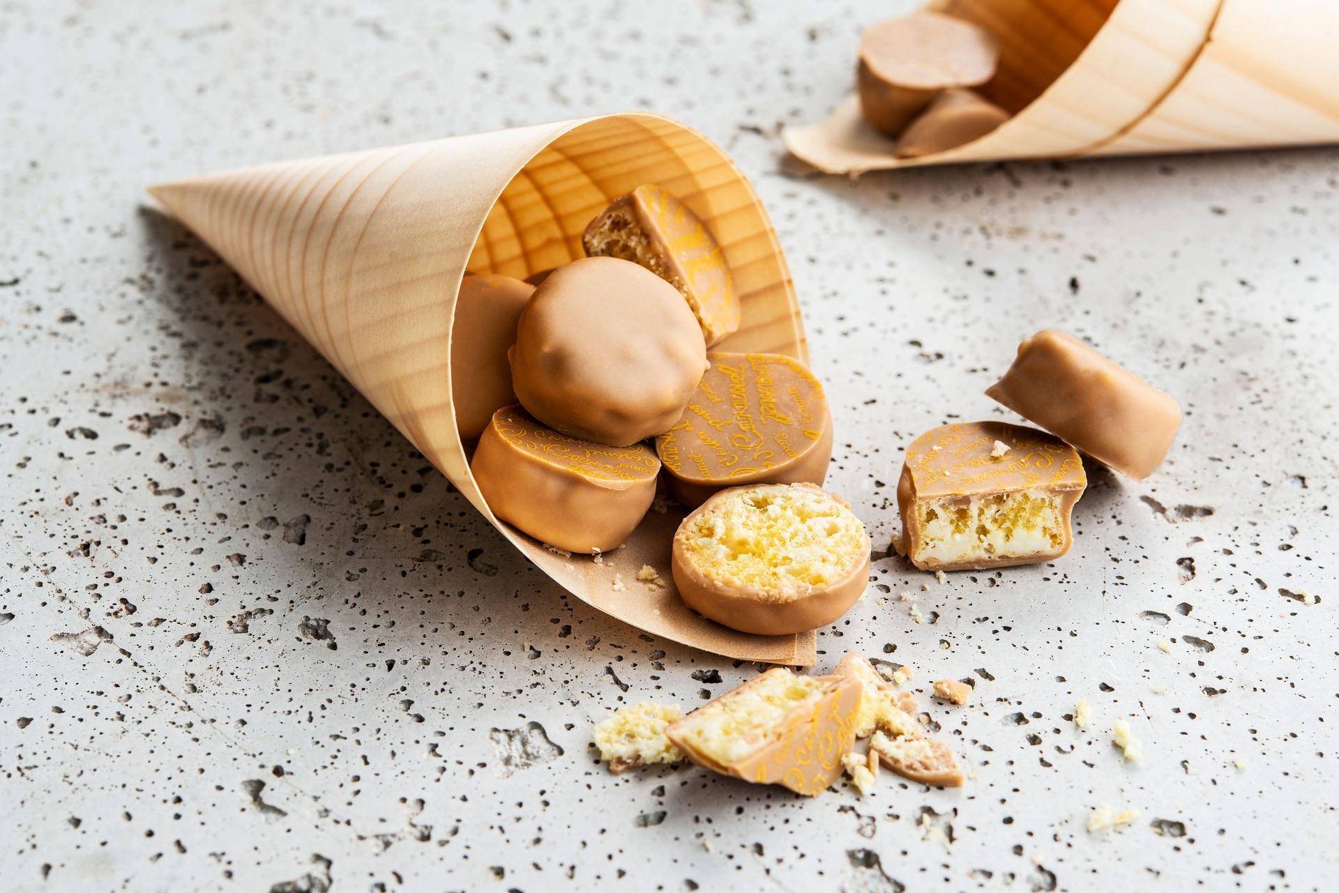 Crunchy extruded biscuits with caramel chocolate coating