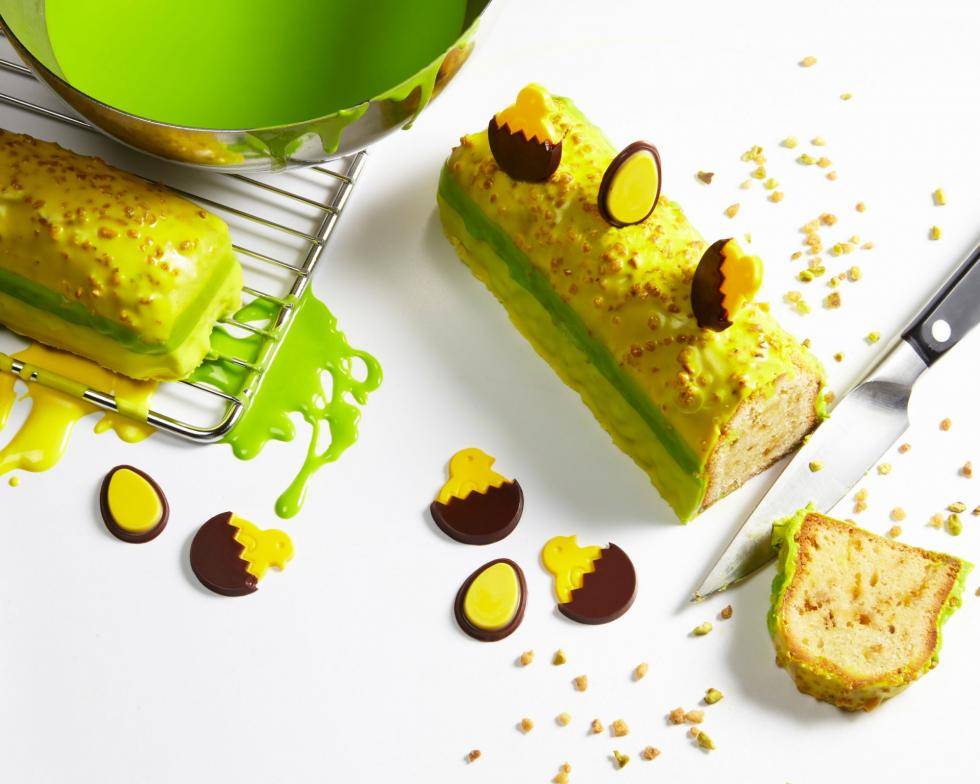 Easter egg pistacchio cake