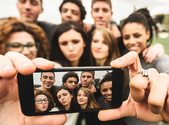 millennials selfie