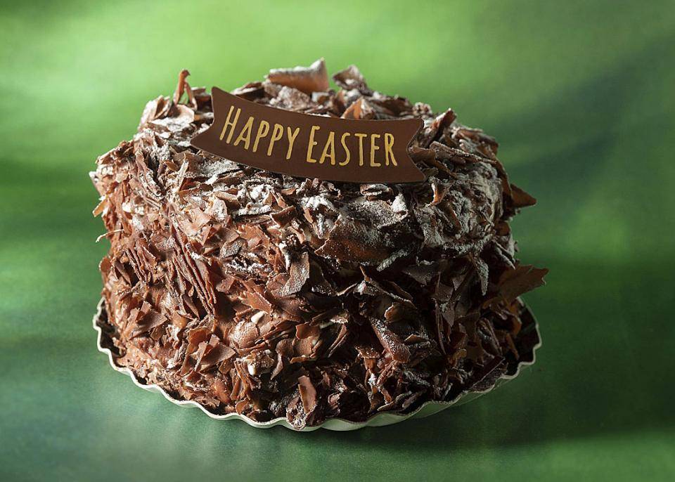 Merveilleux with Happy Easter chocolate plaque and dark chocolate shavings