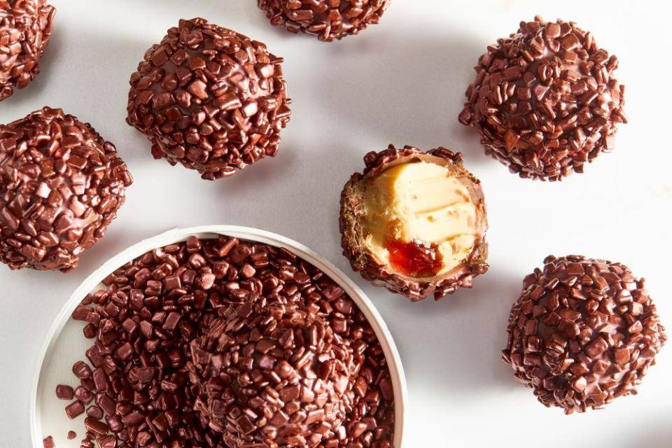 Chocolate Truffles with Mona Lisa Shimmers