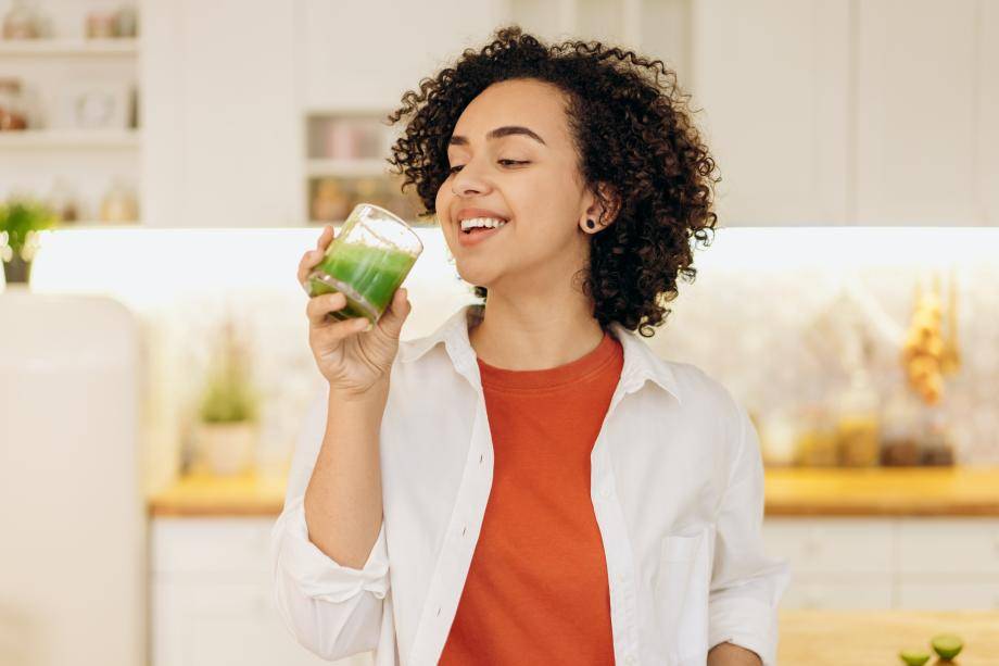 millennial drinking smoothie