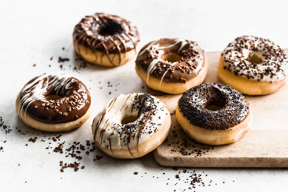 Cacao coating donuts