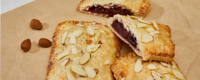 cherry alomnd pie